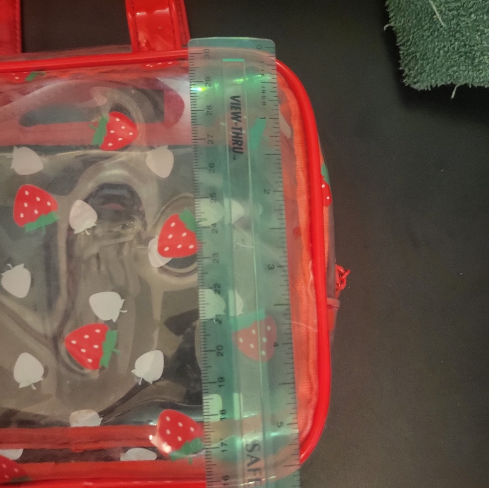 Small clear strawberry makeup bag - Picture 4 of 6